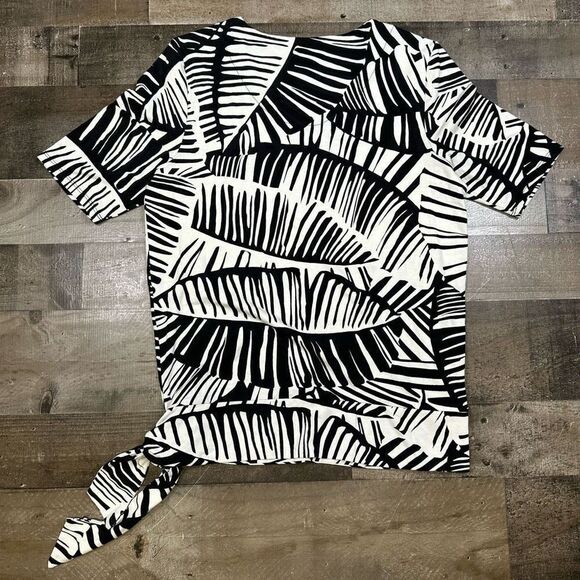 Chicos Women’s Size 0 Palm Print Top Black White Short Sleeve Side Tie Summer - Picture 5 of 9